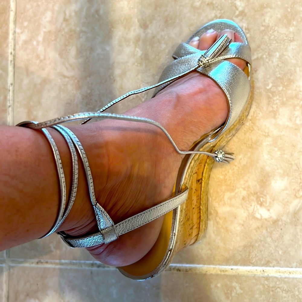 Badgley Mischka wedge in great condition